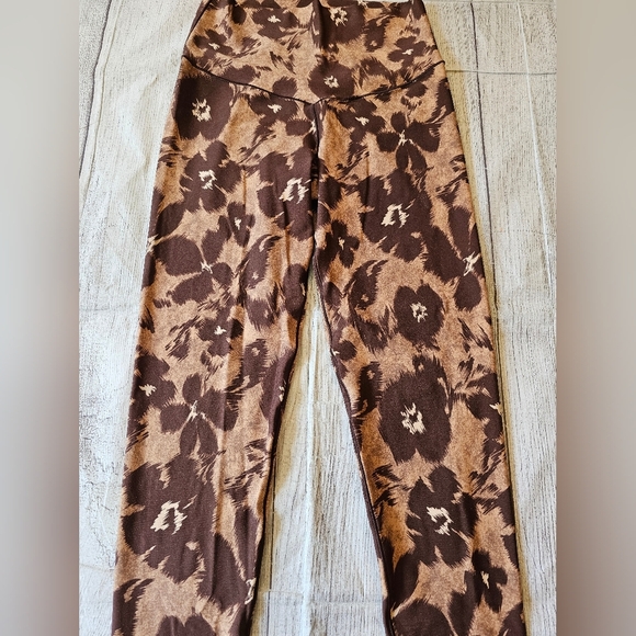 Aerie OFFLINE Size Medium Real Me 7/8 Hi-Rise Leggings Brown Floral Buttery Soft - Picture 3 of 8